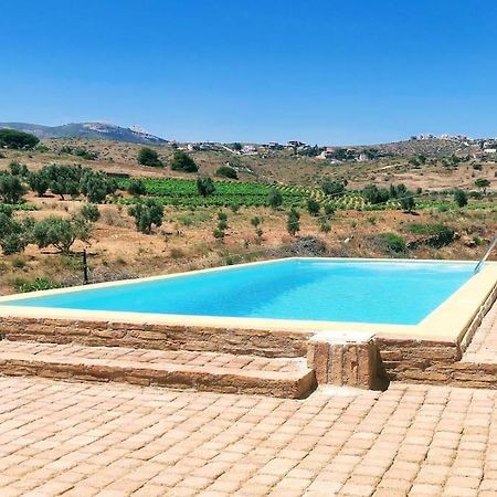 Апартаменти Summer House With A Pool Near Sea, Port & Airport Рафіна Екстер'єр фото