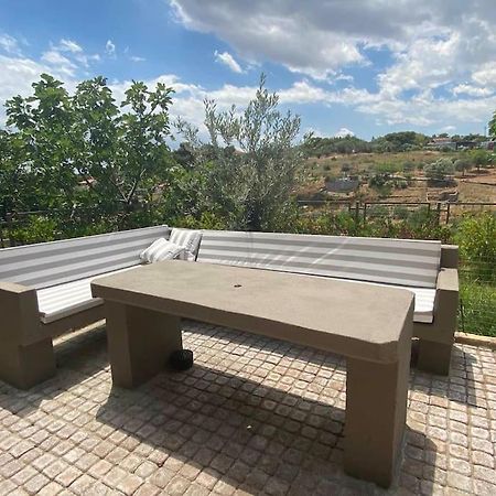 Апартаменти Summer House With A Pool Near Sea, Port & Airport Рафіна Екстер'єр фото