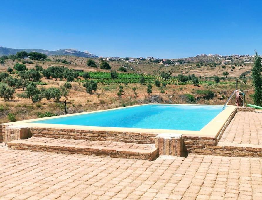 Апартаменти Summer House With A Pool Near Sea, Port & Airport Рафіна Екстер'єр фото