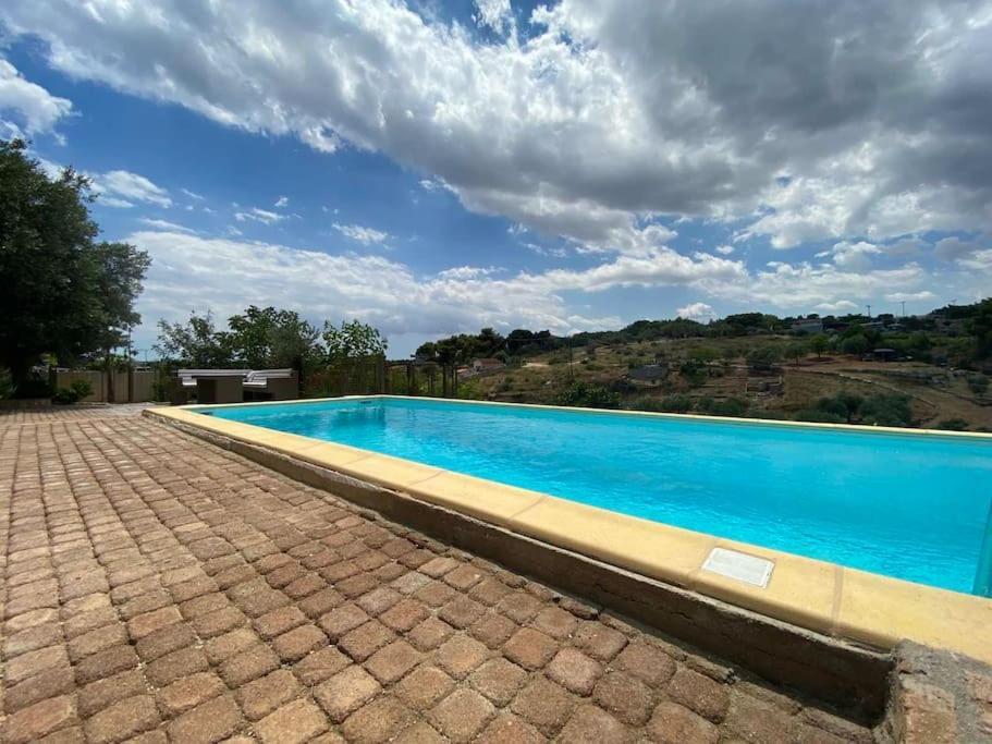 Апартаменти Summer House With A Pool Near Sea, Port & Airport Рафіна Екстер'єр фото